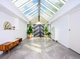 Broadbeach Canal Front Getaway with Pool & Jetty