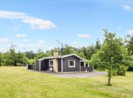 6 person holiday home in Kolind-By Traum, Hotel in Kolind