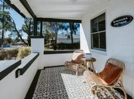 Mygoura Cottage - Charming Country Living in Town