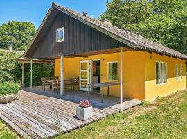 6 person holiday home in Aakirkeby-By Traum，奥基克比的飯店