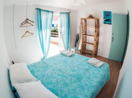 Native Surfhouse, hostel en Praia da Areia Branca