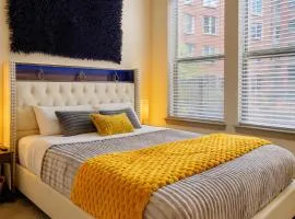 Lux Modern Apartment with Pool View & Prime Location