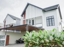 Villa Asana Kolam Renang Private, hotel in Godean