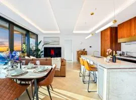 Highrise Luxury Penthouse with City Ocean Mountain View
