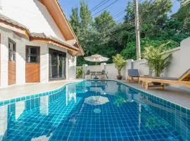 Naiharn Beach Holiday Pool Villa, Rawai