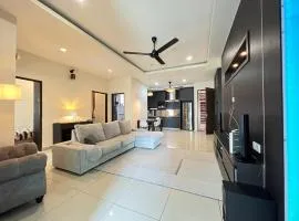 Modern4BR Retreat - City Center