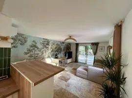 Maison cachée dans la verdure