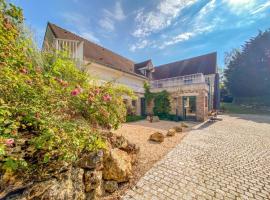 Aux hirondelles du Chêne, Maison Ecureuil, hotel en Leuvrigny