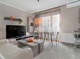 Air-conditioned Apartment in Poznań with Parking by Noclegi Renters