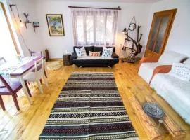 Aura's Guest House