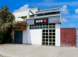 Hotel O Own Roof, hotel i Kakarmatha