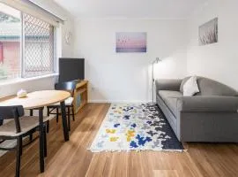 Yarralumla Apartment Stay Queen Bed and Sofa Bed Free Parking