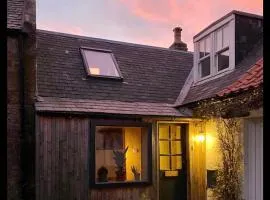 Lovingly renovated Fishermans Cottage by the Sea