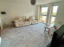 Spacious Croydon Flat