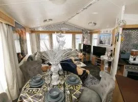Caravan Beach Park - Sleeps 8 Parking & Pool