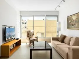 Chic Bright Urban Escape by Sea N Rent