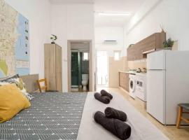 Сozy and traditional - EC Studios, hotel in Larnaka