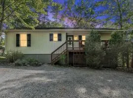 Cozy Retreat w Hot Tub Firepit & Grill near Bryce