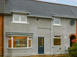 2 bedroom minimalist home from home with parking