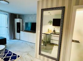 Apartm&aacute;n Sĺňava rezort Linea Pie&scaron;ťany, hotel con pileta en Pie&scaron;ťany