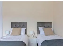Generous 3BR House in Enfield North London with Garden