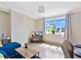 Spacious 3BR House in Enfield North London with Garden, Great for Contractors and Relocators