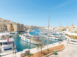 Senglea में, होटल Historic Ground Floor apartment in medieval knights house with Sea View at the Marina