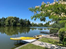 K&eacute;t Fenyőfa Vend&eacute;gh&aacute;z V&iacute;zparti Nyaral&oacute;, hotel na praia em B&eacute;k&eacute;sszentandr&aacute;s