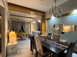 Stunning Suite 10 Steps from Eastwood Mall