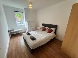 1 Bedroom City Centre Apartment - Sleeps 4 Free Parking