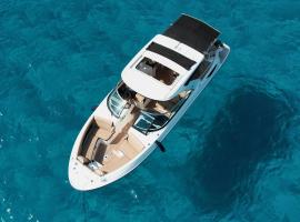 2 hrs private cruise on Sea Ray 350 SLX, πλωτό κατάλυμα στην Αγία Νάπα
