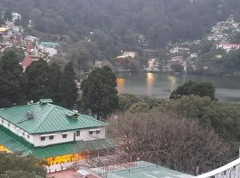 Nainital heaven, hotell i Bhowāli