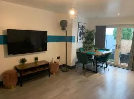 Tudors eSuites - Three Bedroom House - #16B