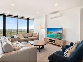 Stylish City-View Apartment with Deluxe Amenities