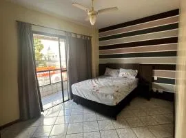 PRAIA DO MORRO - 2 QUARTOS - Apartamento 3 min do mar á pé - Garagem coberta e livre - WI FI