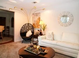 Beautiful Historical Oasis Downtown Riverwalk