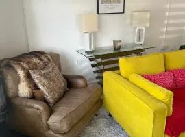 Contractor friendly-2 bd-Private Parking-Sleeps 3