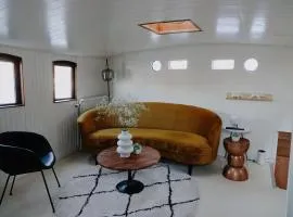 City center Amstel river Houseboat Kom en Zie