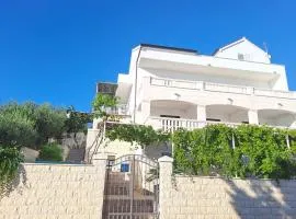 Apartments Topo