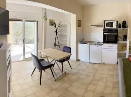 Furnished 2-room apartment with terrace & garden