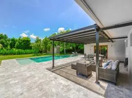 Family-Friendly 4BR House with Pool in Westchester Miami