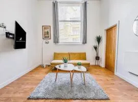 Elegant 1 bed flat, Sleeps 4, Free parking, Pet friendly, Pudsey, Leeds