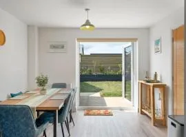 Modern Home in Dartmouth Private Parking & Garden