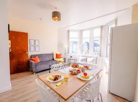 Spacious Modern & High Ceiling One Bedroom Apartment