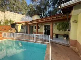 Chácara com piscina e churrasqueira