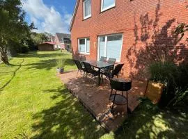 Vier Nordlichter Erdgeschosswohnung mit Terrasse und Garten