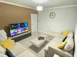 Spacious 4-Bedroom Family Home in Giffnock Glasgow