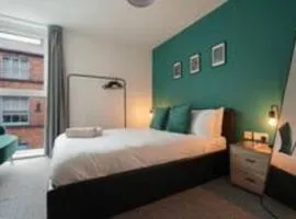 Stylish Two Bedroom Apartment in Kelham Island Sheffield by Eason Stays, Ideal For Weekend Getaways & Business Travellers - with Free parking!