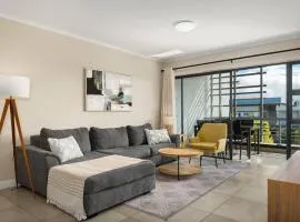 Modern 2 Bed Century City Apartment, Pool and Braai
