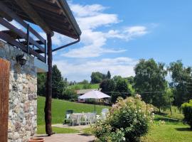 Cinque Abeti Agrialloggio Mountain Lake Iseo Hospitality, hotel v destinaci Bossico